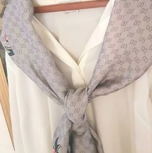 Gucci shawl scarf with roses
